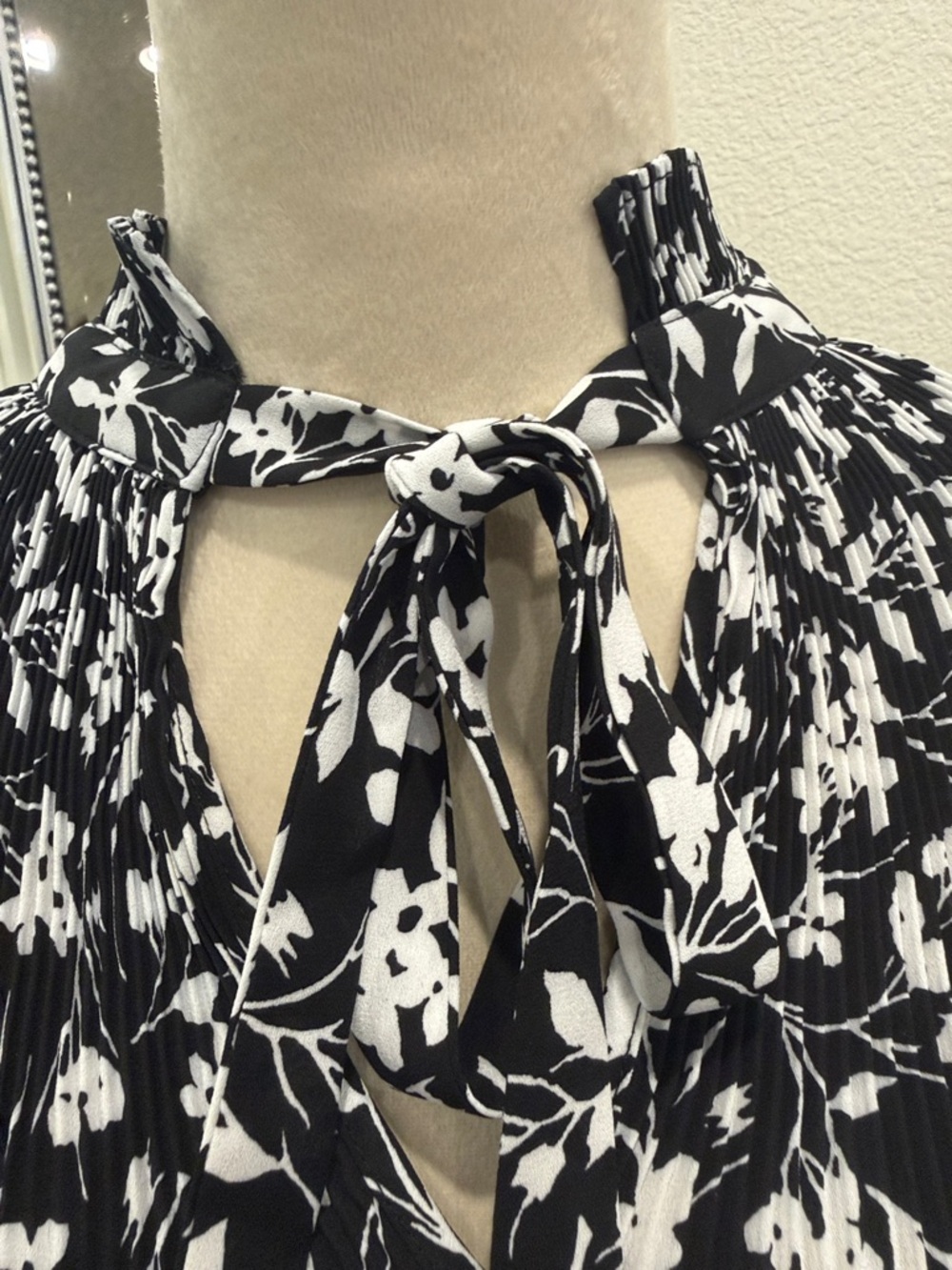 Lauren Ralph Lauren Black and White Floral Tie-Neck Blouse - Picture 3 of 8